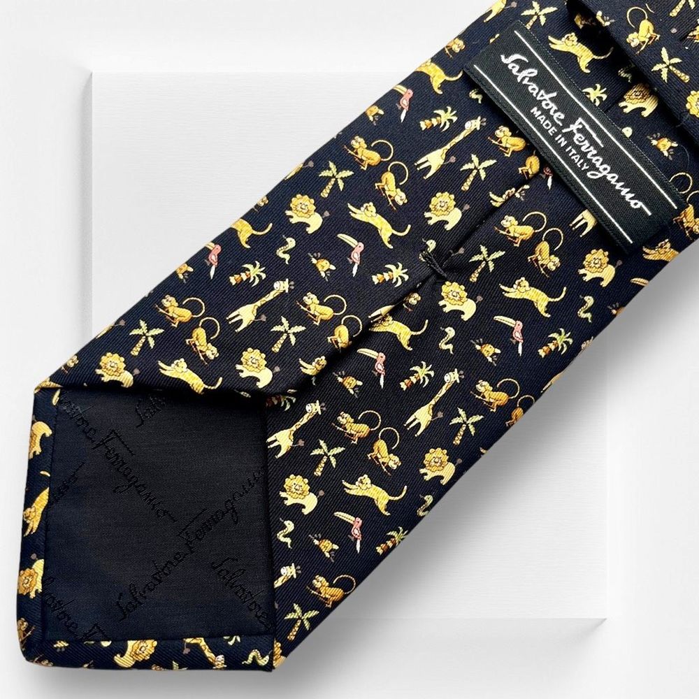 SALVATORE FERRAGAMO -EUC- Men’s Black African Animal Motif 100% Silk Novelty Tie - Picture 4 of 9